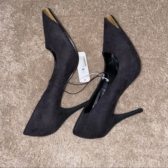 Charming Charlie's Pump Black Pumps With Gold Accents-Size 8 Suede - Picture 8 of 10